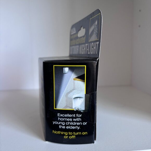 Maxsa Innovations Motion Activated Outdoor Night Light Battery Operated 40341 - Picture 4 of 6